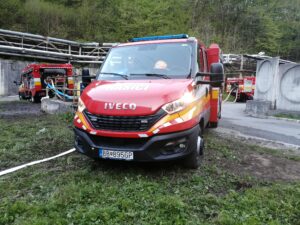Read more about the article Pomoc pri hasení požiaru v Harmaneckých papierňach